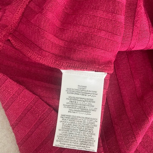 BCBGMAXAZRIA Red Cold Shoulder Knit Top Size Small - Picture 10 of 10